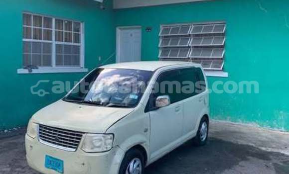 Buy Used Mitsubishi Space Wagon White Car in Marsh Harbour in Abaco