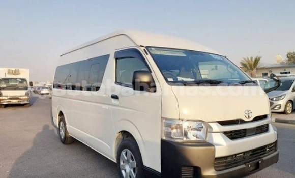 Buy Used Toyota Hiace White Car in Marsh Harbour in Abaco Buy Used Toyota Hiace White Car in Marsh Harbour in Abaco