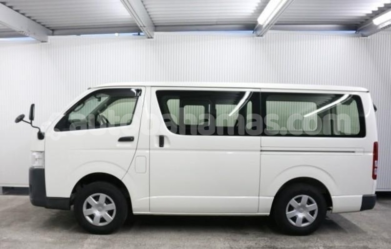 Big with watermark toyota hiace abaco marsh harbour 2199