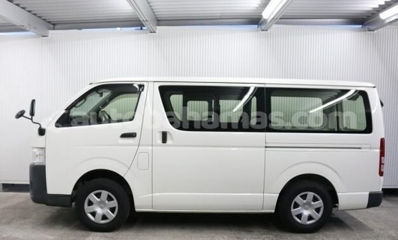 Buy Used Toyota Hiace White Car in Marsh Harbour in Abaco Buy Used Toyota Hiace White Car in Marsh Harbour in Abaco