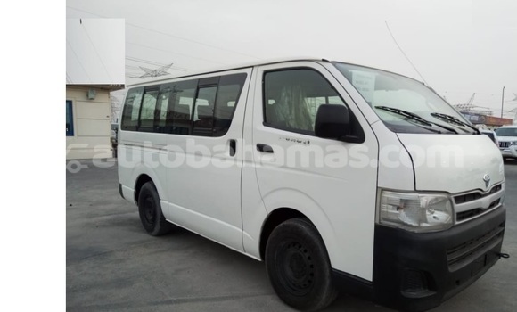 Buy Used Toyota Hiace White Car in Marsh Harbour in Abaco Buy Used Toyota Hiace White Car in Marsh Harbour in Abaco
