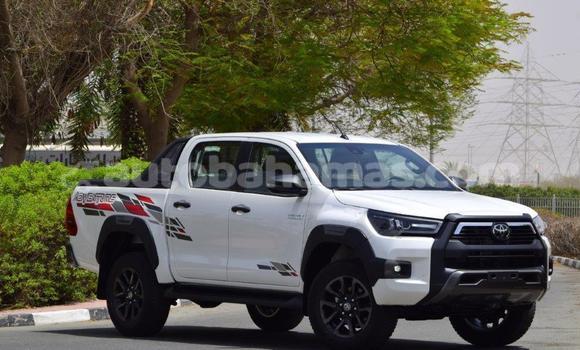 Buy Used Toyota Hilux White Car in Marsh Harbour in Abaco Buy Used Toyota Hilux White Car in Marsh Harbour in Abaco