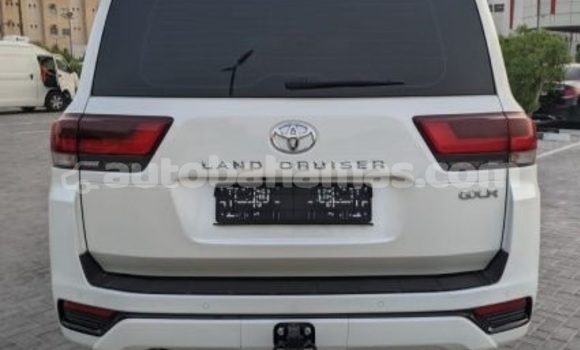 Buy Used Toyota Land Cruiser White Car in Marsh Harbour in Abaco Buy Used Toyota Land Cruiser White Car in Marsh Harbour in Abaco