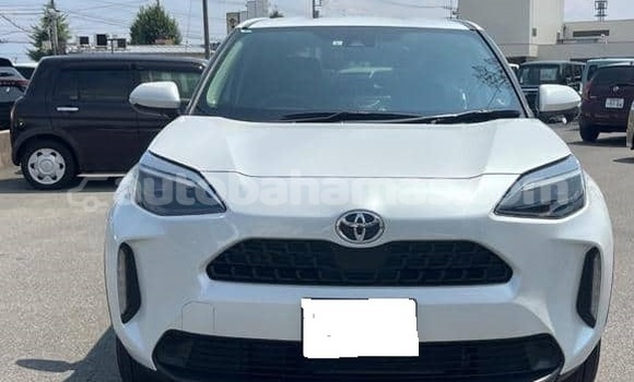 Buy Used Toyota Yaris White Car in Marsh Harbour in Abaco