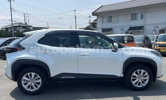 Buy Used Toyota Yaris White Car in Marsh Harbour in Abaco Buy Used Toyota Yaris White Car in Marsh Harbour in Abaco
