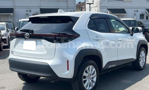 Buy Used Toyota Yaris White Car in Marsh Harbour in Abaco Buy Used Toyota Yaris White Car in Marsh Harbour in Abaco