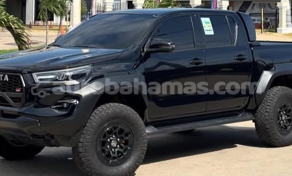 Buy Used Toyota Hilux White Car in Marsh Harbour in Abaco Buy Used Toyota Hilux White Car in Marsh Harbour in Abaco