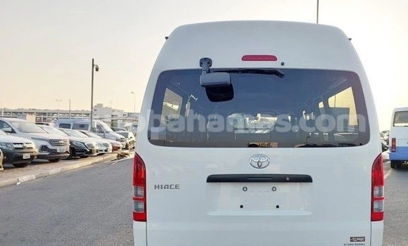 Buy Used Toyota Hiace White Car in Marsh Harbour in Abaco Buy Used Toyota Hiace White Car in Marsh Harbour in Abaco