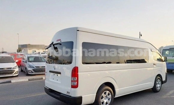 Buy Used Toyota Hiace White Car in Marsh Harbour in Abaco Buy Used Toyota Hiace White Car in Marsh Harbour in Abaco