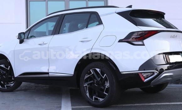 Buy Used Kia Sportage White Car in Marsh Harbour in Abaco Buy Used Kia Sportage White Car in Marsh Harbour in Abaco