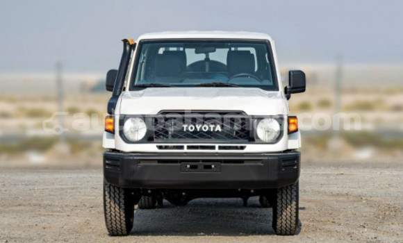 Buy Used Toyota Land Cruiser White Car in Marsh Harbour in Abaco Buy Used Toyota Land Cruiser White Car in Marsh Harbour in Abaco
