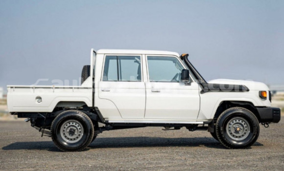 Buy Used Toyota Land Cruiser White Car in Marsh Harbour in Abaco Buy Used Toyota Land Cruiser White Car in Marsh Harbour in Abaco