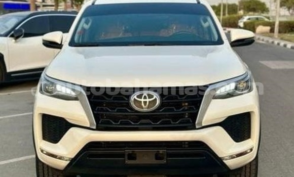 Buy Used Toyota Fortuner White Car in Marsh Harbour in Abaco Buy Used Toyota Fortuner White Car in Marsh Harbour in Abaco