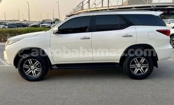 Buy Used Toyota Fortuner White Car in Marsh Harbour in Abaco Buy Used Toyota Fortuner White Car in Marsh Harbour in Abaco