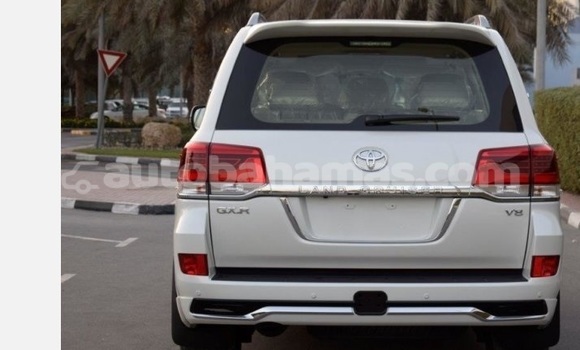 Buy Used Toyota Land Cruiser White Car in Marsh Harbour in Abaco Buy Used Toyota Land Cruiser White Car in Marsh Harbour in Abaco