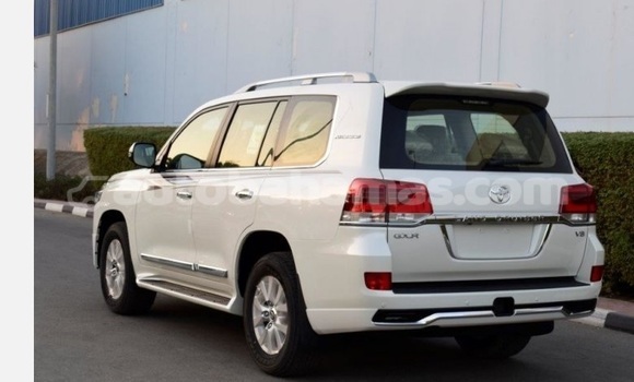 Buy Used Toyota Land Cruiser White Car in Marsh Harbour in Abaco Buy Used Toyota Land Cruiser White Car in Marsh Harbour in Abaco