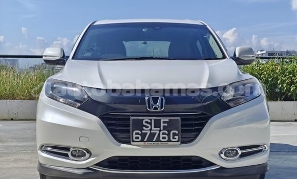 Buy Used Honda Vezel White Car in Marsh Harbour in Abaco Buy Used Honda Vezel White Car in Marsh Harbour in Abaco