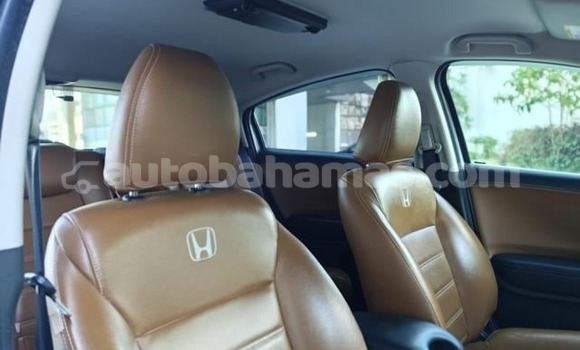 Buy Used Honda Vezel White Car in Marsh Harbour in Abaco Buy Used Honda Vezel White Car in Marsh Harbour in Abaco
