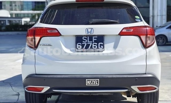 Buy Used Honda Vezel White Car in Marsh Harbour in Abaco Buy Used Honda Vezel White Car in Marsh Harbour in Abaco