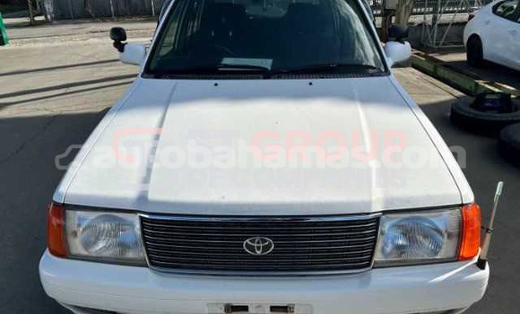Buy Used Toyota Comfort White Car in Freetown in Eleuthera