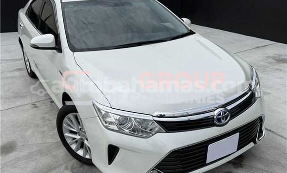 Buy Used Toyota Camry White Car in Freetown in Eleuthera