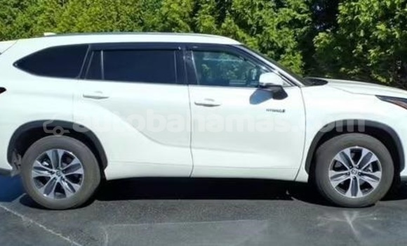 Buy Used Toyota Highlander White Car in Marsh Harbour in Abaco