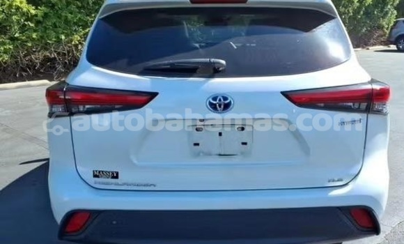 Buy Used Toyota Highlander White Car in Marsh Harbour in Abaco Buy Used Toyota Highlander White Car in Marsh Harbour in Abaco