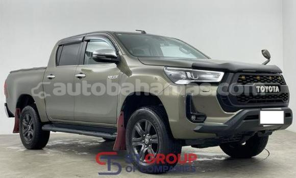 Buy Used Toyota Hilux Green Car in Freetown in Eleuthera