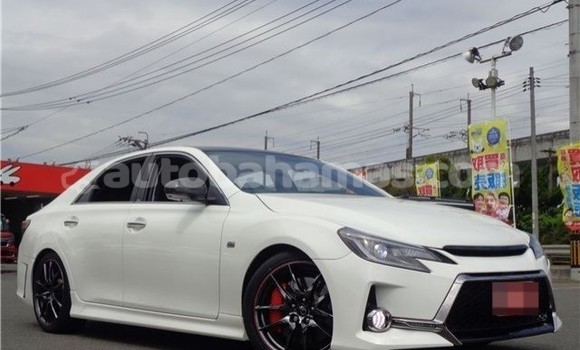 Buy Used Toyota Mark X White Car in Freetown in Eleuthera
