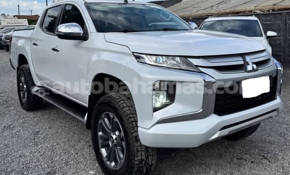 Buy Used Mitsubishi L200 White Car in Marsh Harbour in Abaco
