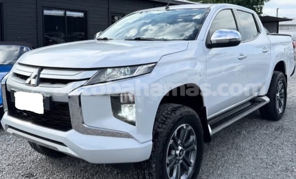Buy Used Mitsubishi L200 White Car in Marsh Harbour in Abaco Buy Used Mitsubishi L200 White Car in Marsh Harbour in Abaco
