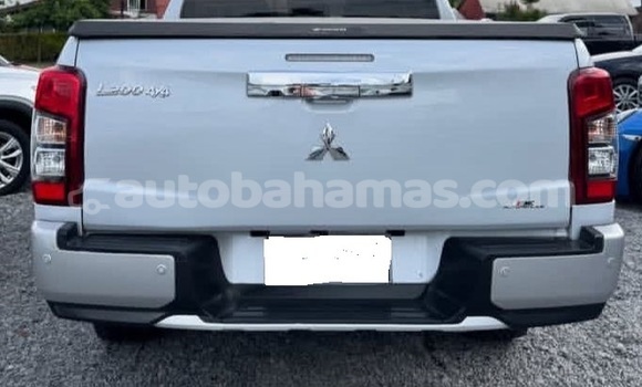 Buy Used Mitsubishi L200 White Car in Marsh Harbour in Abaco Buy Used Mitsubishi L200 White Car in Marsh Harbour in Abaco