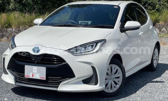 Buy Used Toyota Yaris White Car in Freetown in Eleuthera