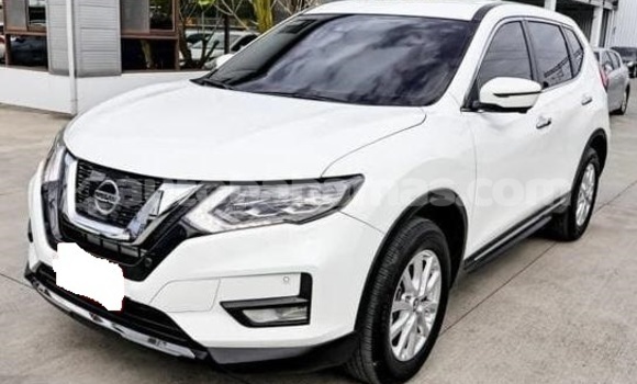 Buy Used Nissan X–Trail White Car in Marsh Harbour in Abaco