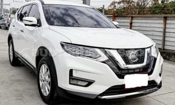 Buy Used Nissan X–Trail White Car in Marsh Harbour in Abaco