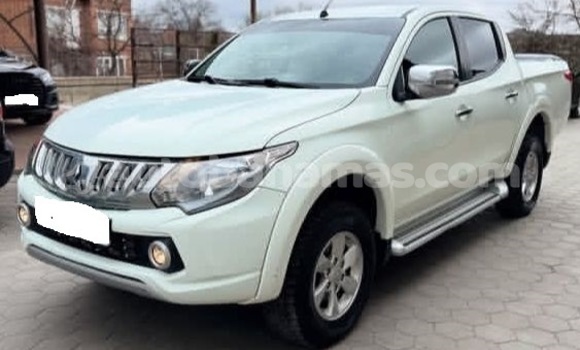 Buy Used Mitsubishi L200 White Car in Marsh Harbour in Abaco
