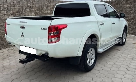 Buy Used Mitsubishi L200 White Car in Marsh Harbour in Abaco Buy Used Mitsubishi L200 White Car in Marsh Harbour in Abaco