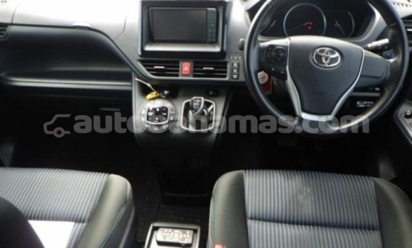 Buy Used Toyota Noah White Car in Freetown in Eleuthera Buy Used Toyota Noah White Car in Freetown in Eleuthera