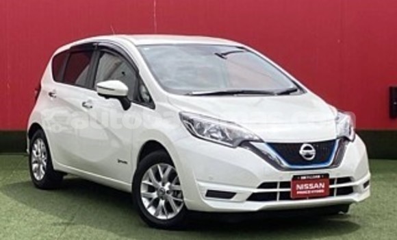 Buy Used Nissan Note White Car in Freetown in Eleuthera