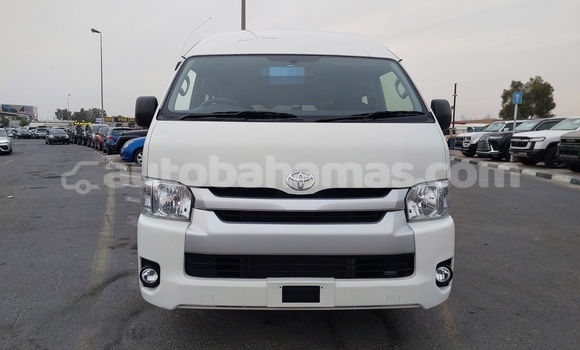 Buy Used Toyota Hiace White Car in Freetown in Eleuthera