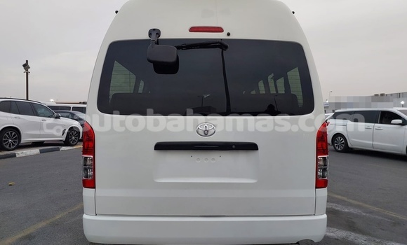 Buy Used Toyota Hiace White Car in Freetown in Eleuthera Buy Used Toyota Hiace White Car in Freetown in Eleuthera