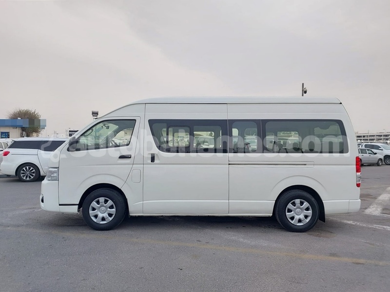 Big with watermark toyota hiace eleuthera freetown 2367