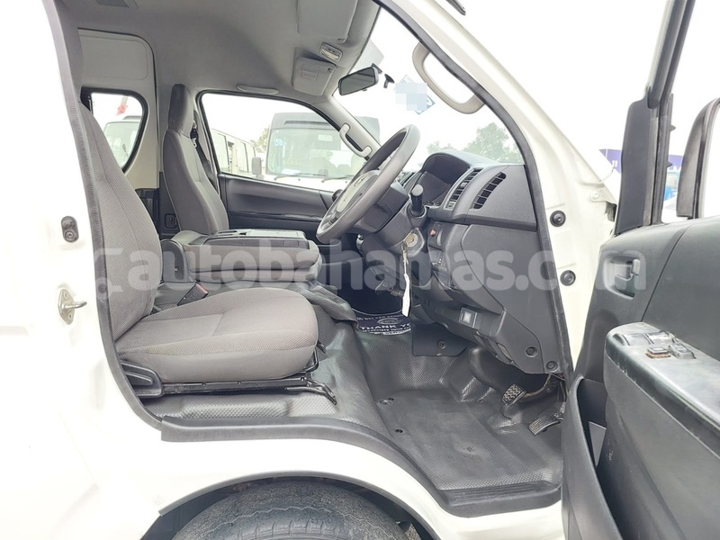 Big with watermark toyota hiace eleuthera freetown 2367