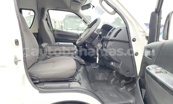 Buy Used Toyota Hiace White Car in Freetown in Eleuthera Buy Used Toyota Hiace White Car in Freetown in Eleuthera