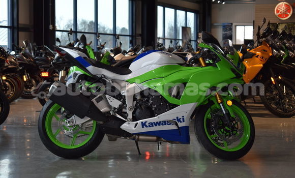 Buy New Yamaha TMAX Black Bike in Coopers Town in Abaco Buy New Yamaha TMAX Black Bike in Coopers Town in Abaco