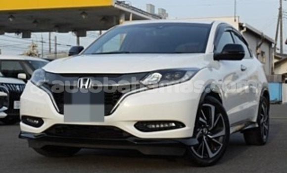 Buy Used Honda Vezel White Car in Freetown in Eleuthera