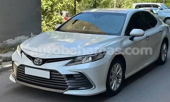 Buy Used Toyota Camry White Car in Marsh Harbour in Abaco Buy Used Toyota Camry White Car in Marsh Harbour in Abaco