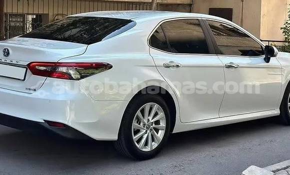 Buy Used Toyota Camry White Car in Marsh Harbour in Abaco Buy Used Toyota Camry White Car in Marsh Harbour in Abaco