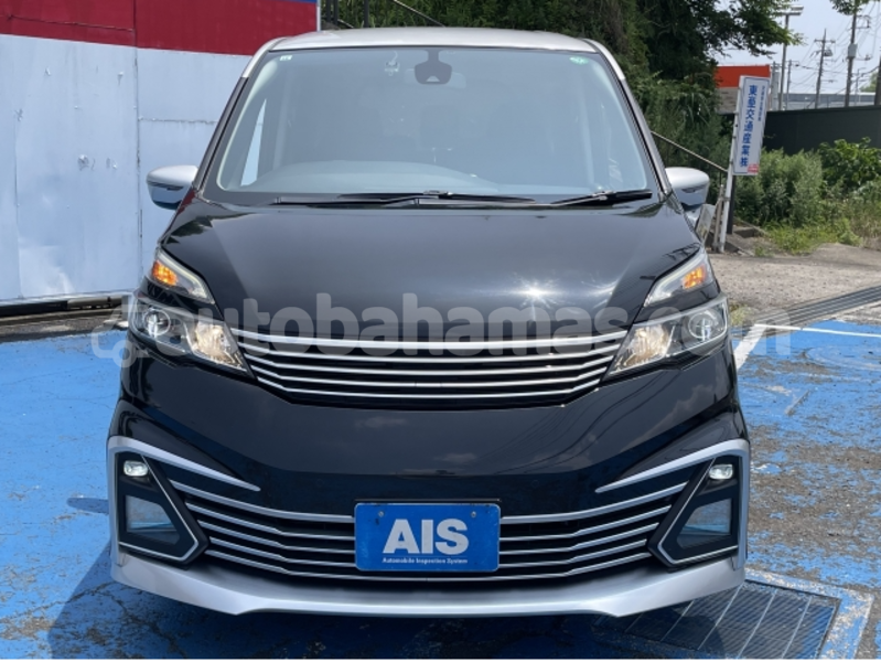 Big with watermark nissan serena eleuthera freetown 2390