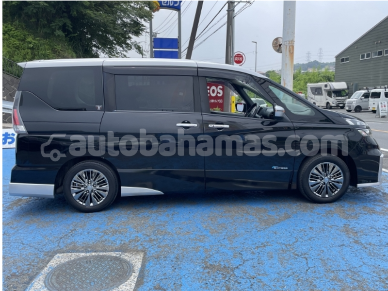 Big with watermark nissan serena eleuthera freetown 2390